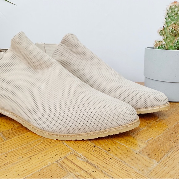 Gentle Souls Tan Leather Chelsea Ankle Boots - Picture 4 of 8